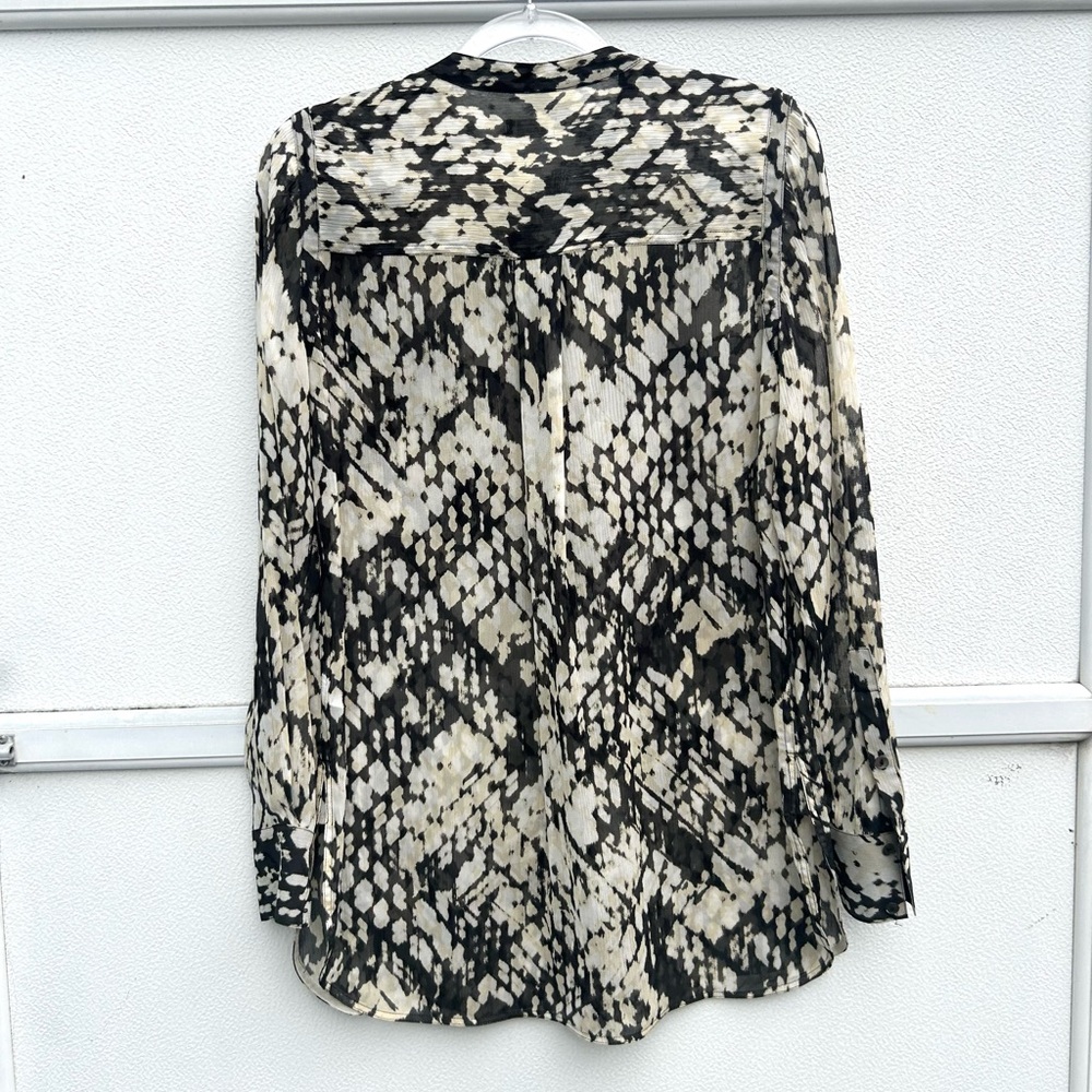 Vince Blouse Top 100% Silk Button Down Tunic Women Sz 2 Basket weave Print Sheer - Picture 13 of 14